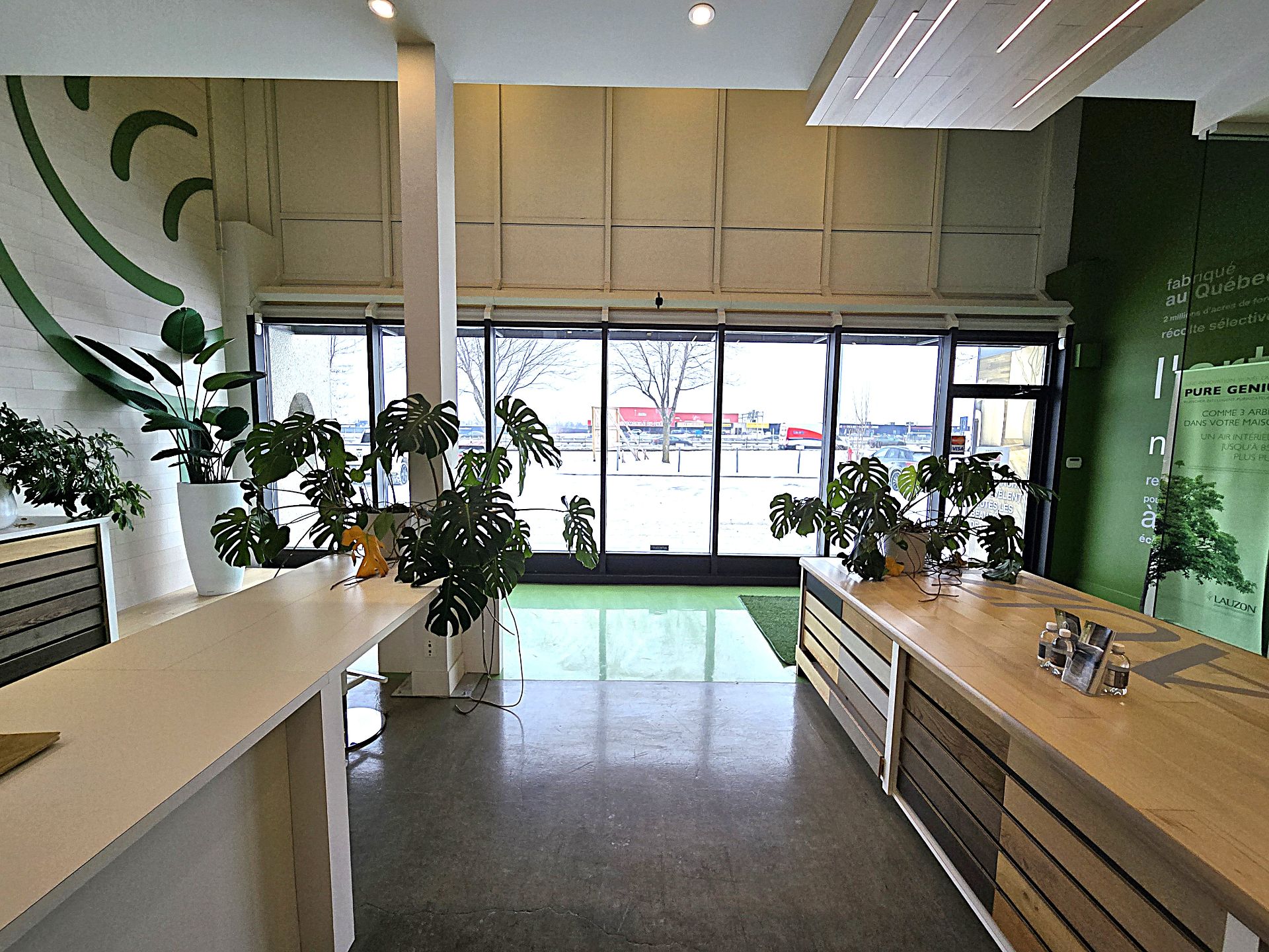 1645 Desserte Nord Laval (A-440) O., Laval (Chomedey), Quebec H7L3W3, ,Industriel,For Rent,Desserte Nord Laval (A-440) O.,20710019