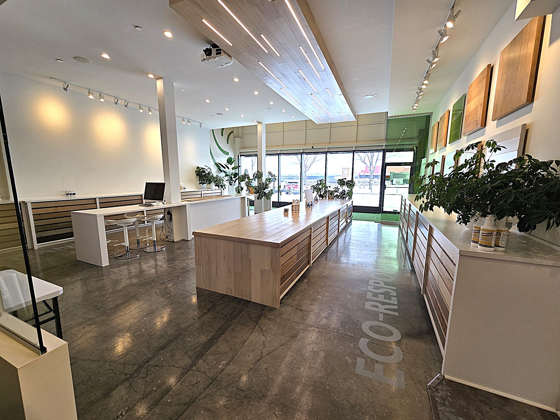 1645 Desserte Nord Laval (A-440) O., Laval (Chomedey), Quebec H7L3W3, ,Industriel,For Rent,Desserte Nord Laval (A-440) O.,20710019