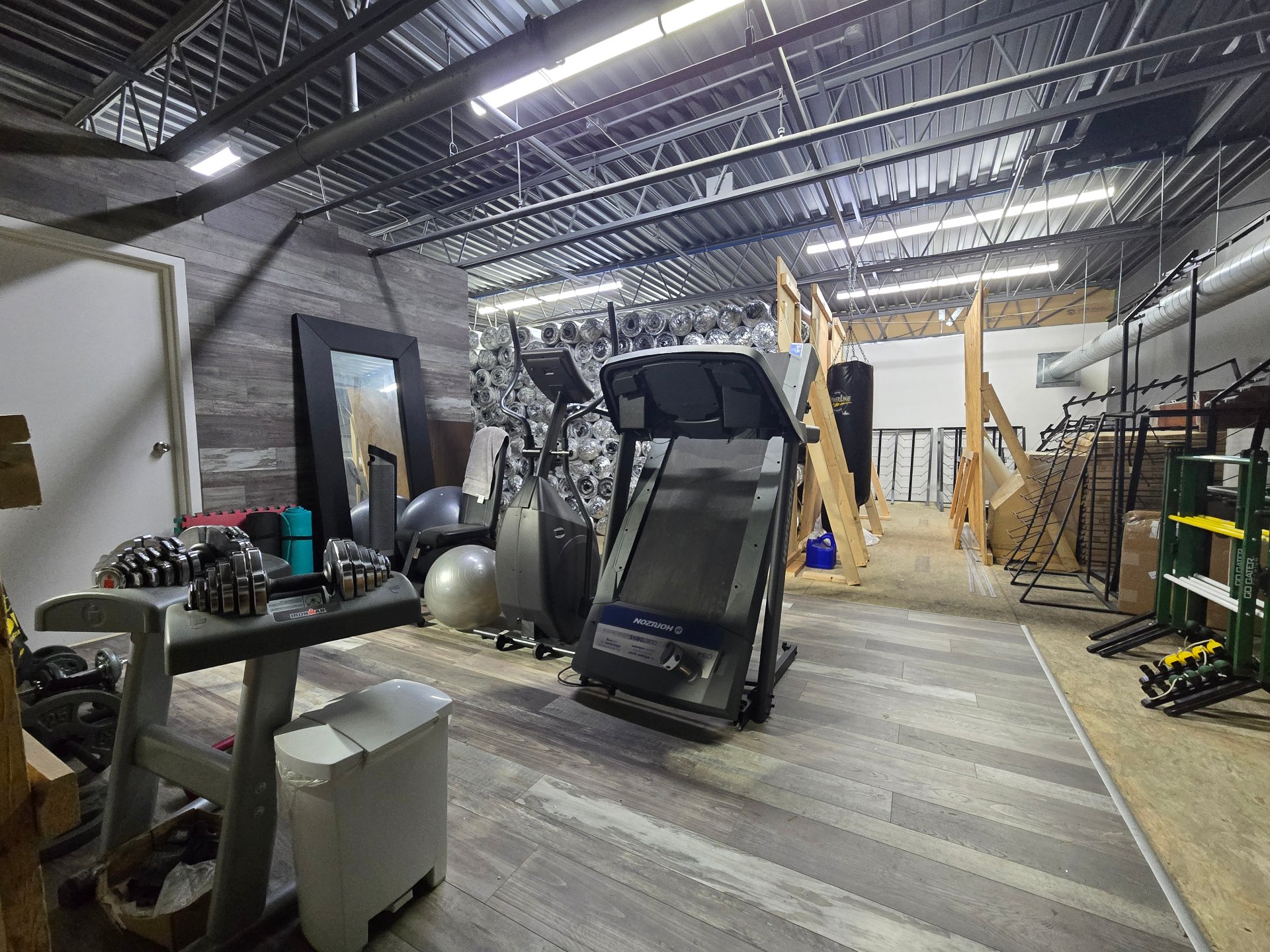 1645 Desserte Nord Laval (A-440) O., Laval (Chomedey), Quebec H7L3W3, ,Industriel,For Rent,Desserte Nord Laval (A-440) O.,20710019