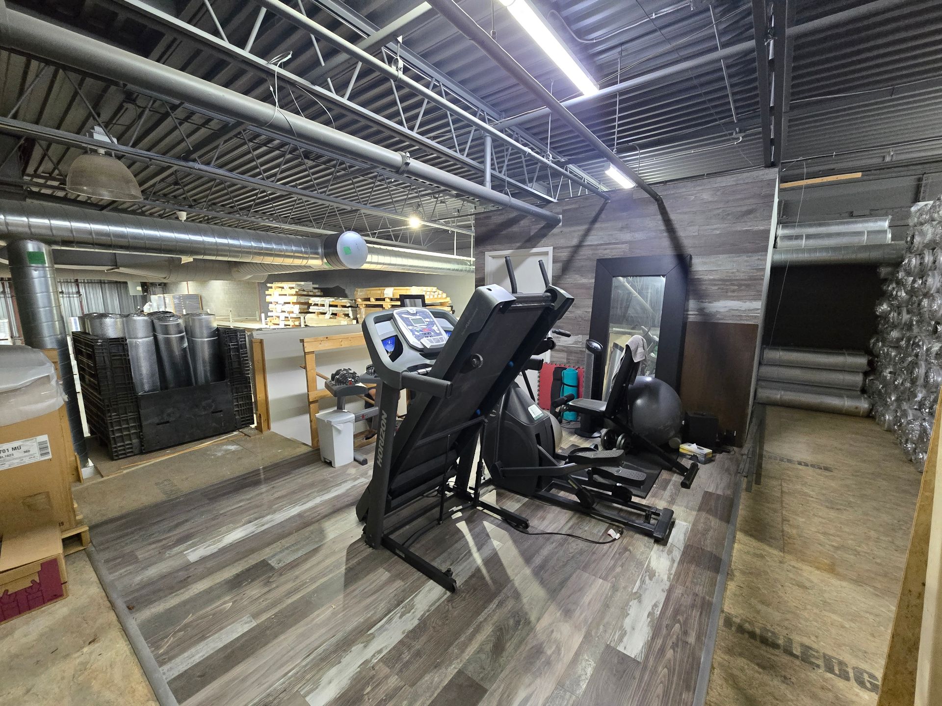 1645 Desserte Nord Laval (A-440) O., Laval (Chomedey), Quebec H7L3W3, ,Industriel,For Rent,Desserte Nord Laval (A-440) O.,20710019