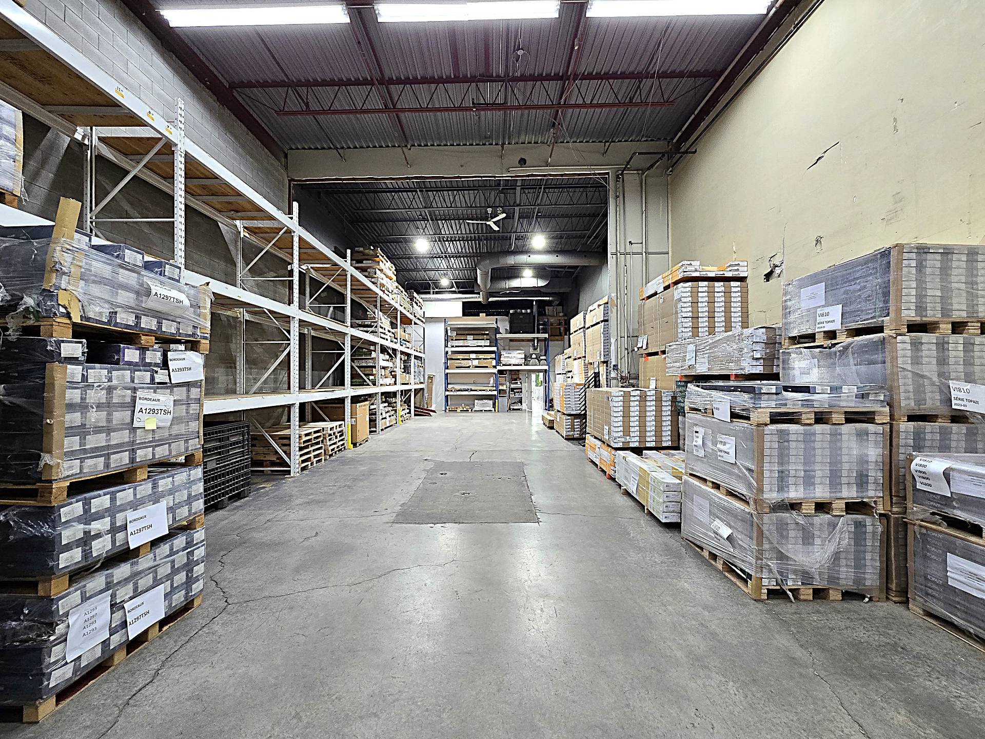 1645 Desserte Nord Laval (A-440) O., Laval (Chomedey), Quebec H7L3W3, ,Industriel,For Rent,Desserte Nord Laval (A-440) O.,20710019