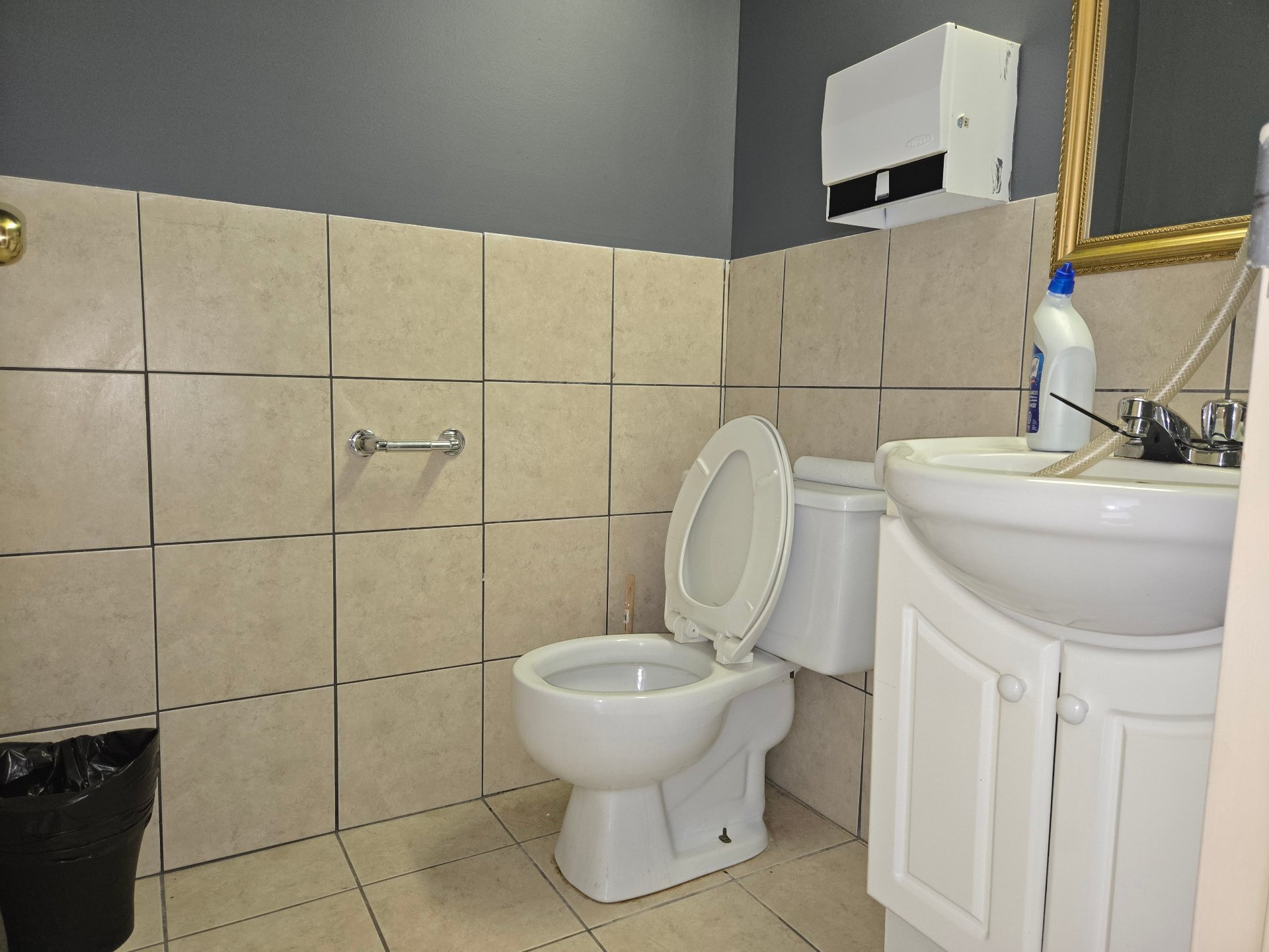 1641 Desserte Nord Laval (A-440) O., Laval (Chomedey), Quebec H7L3W3, ,Commercial,For Rent,Desserte Nord Laval (A-440) O.,10584565