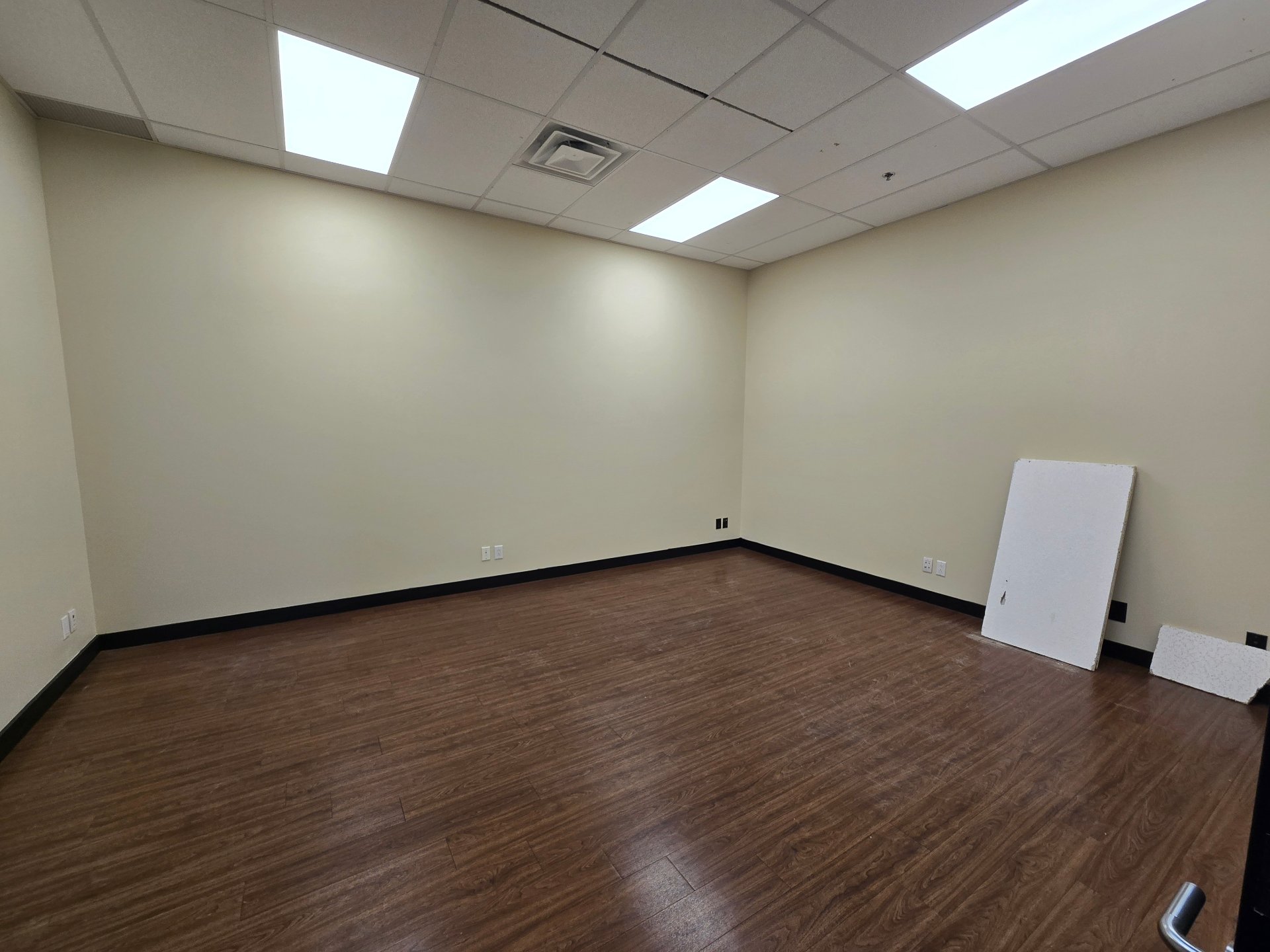 4629 Rue Louis-B.-Mayer, Laval (Chomedey), Quebec H7P6G5, ,Industriel,For Rent,Rue Louis-B.-Mayer,25693750