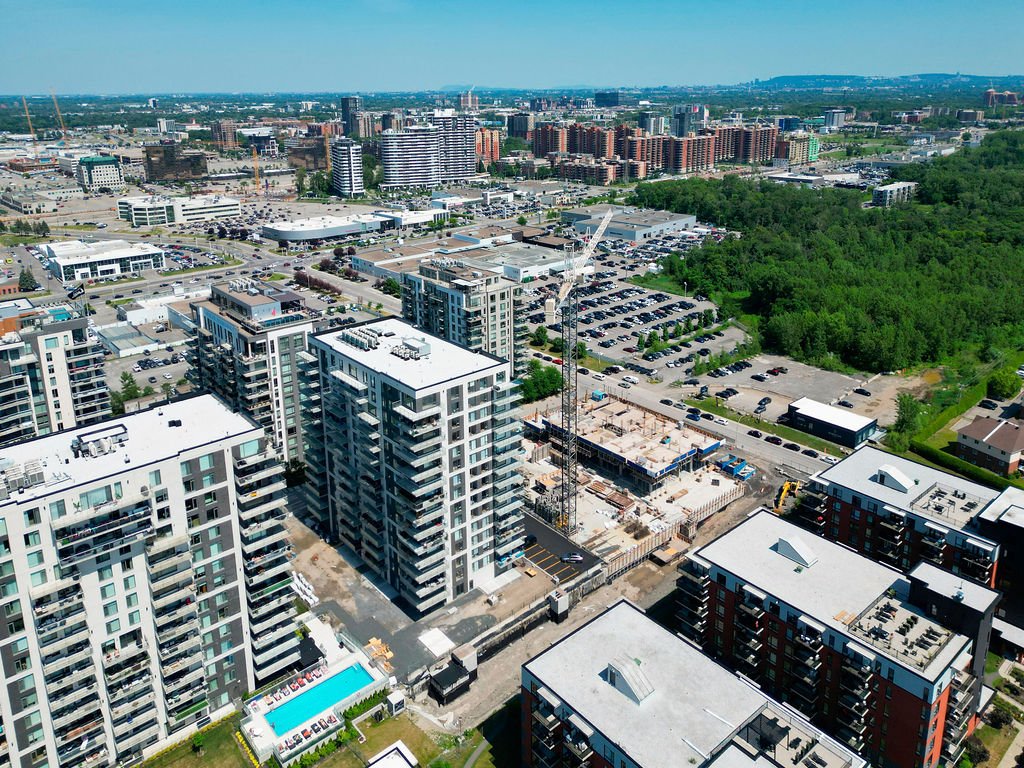 3671 Av. Jean-Béraud, Laval (Chomedey), Quebec H7T0S3, 2 Chambres Chambres, 10 Chambres Chambres,2 Salle de bainSalle de bain,Résidentiel,À vendre,Av. Jean-Béraud,26322888