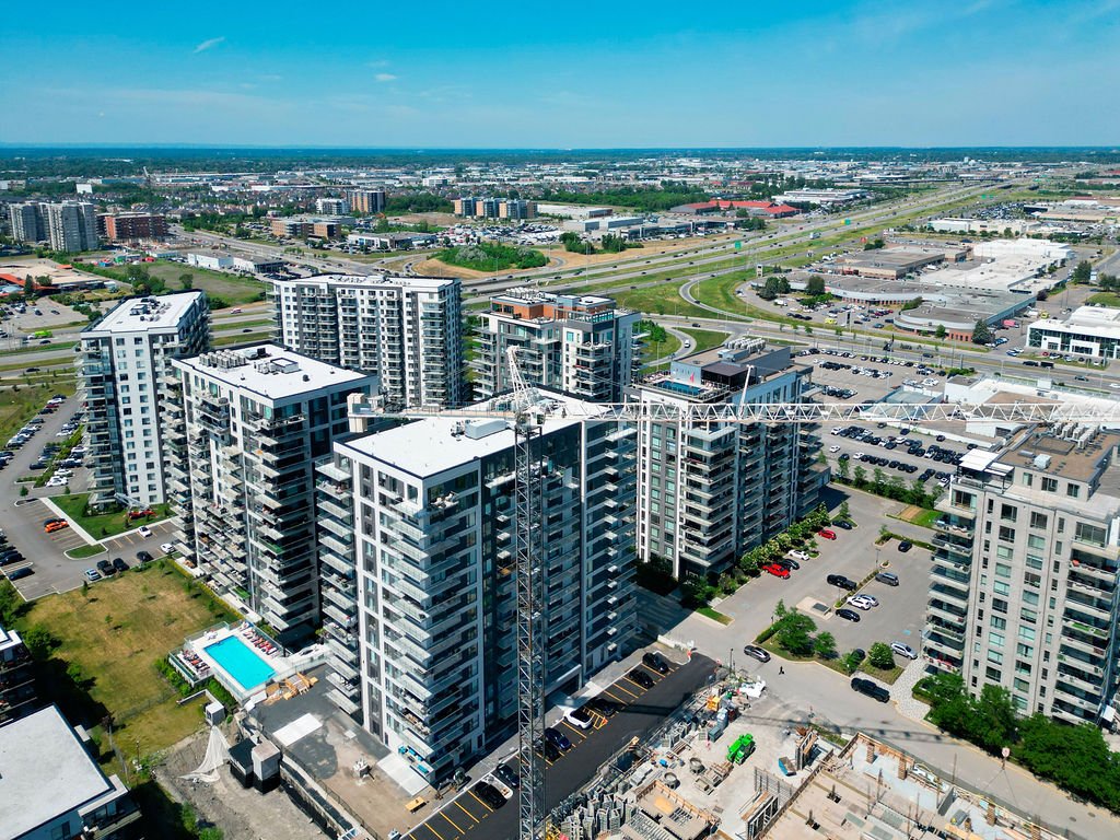 3671 Av. Jean-Béraud, Laval (Chomedey), Quebec H7T0S3, 2 Chambres Chambres, 10 Chambres Chambres,2 Salle de bainSalle de bain,Résidentiel,À vendre,Av. Jean-Béraud,26322888