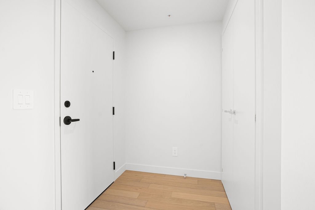 3671 Av. Jean-Béraud, Laval (Chomedey), Quebec H7T0S3, 2 Chambres Chambres, 10 Chambres Chambres,2 Salle de bainSalle de bain,Résidentiel,À vendre,Av. Jean-Béraud,26322888