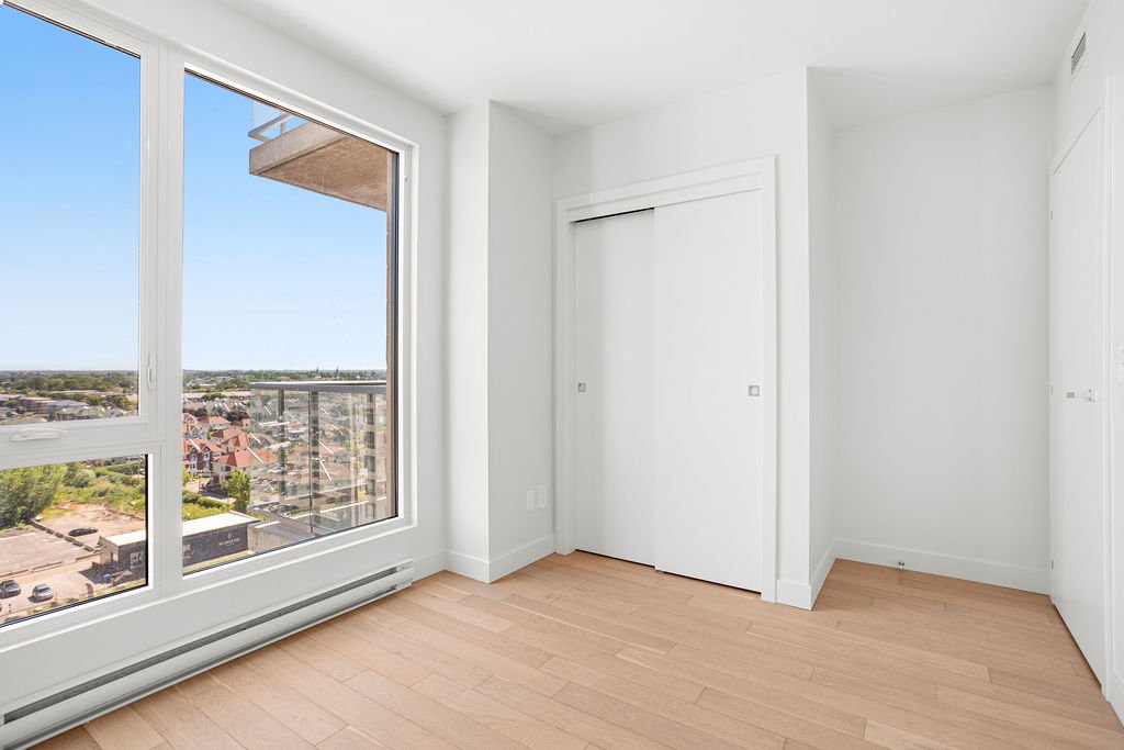 3671 Av. Jean-Béraud, Laval (Chomedey), Quebec H7T0S3, 2 Chambres Chambres, 10 Chambres Chambres,2 Salle de bainSalle de bain,Résidentiel,À vendre,Av. Jean-Béraud,26322888