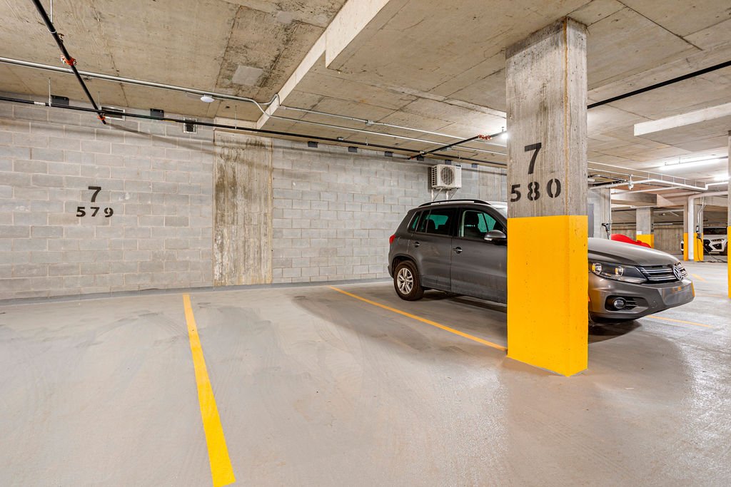 3671 Av. Jean-Béraud, Laval (Chomedey), Quebec H7T0S3, 2 Chambres Chambres, 10 Chambres Chambres,2 Salle de bainSalle de bain,Résidentiel,À vendre,Av. Jean-Béraud,26322888