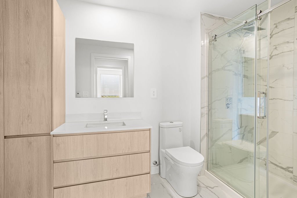 3671 Av. Jean-Béraud, Laval (Chomedey), Quebec H7T0S3, 2 Chambres Chambres, 10 Chambres Chambres,2 Salle de bainSalle de bain,Résidentiel,À vendre,Av. Jean-Béraud,26322888