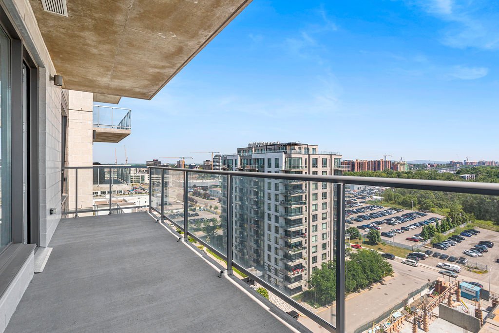 3671 Av. Jean-Béraud, Laval (Chomedey), Quebec H7T0S3, 2 Chambres Chambres, 10 Chambres Chambres,2 Salle de bainSalle de bain,Résidentiel,À vendre,Av. Jean-Béraud,26322888