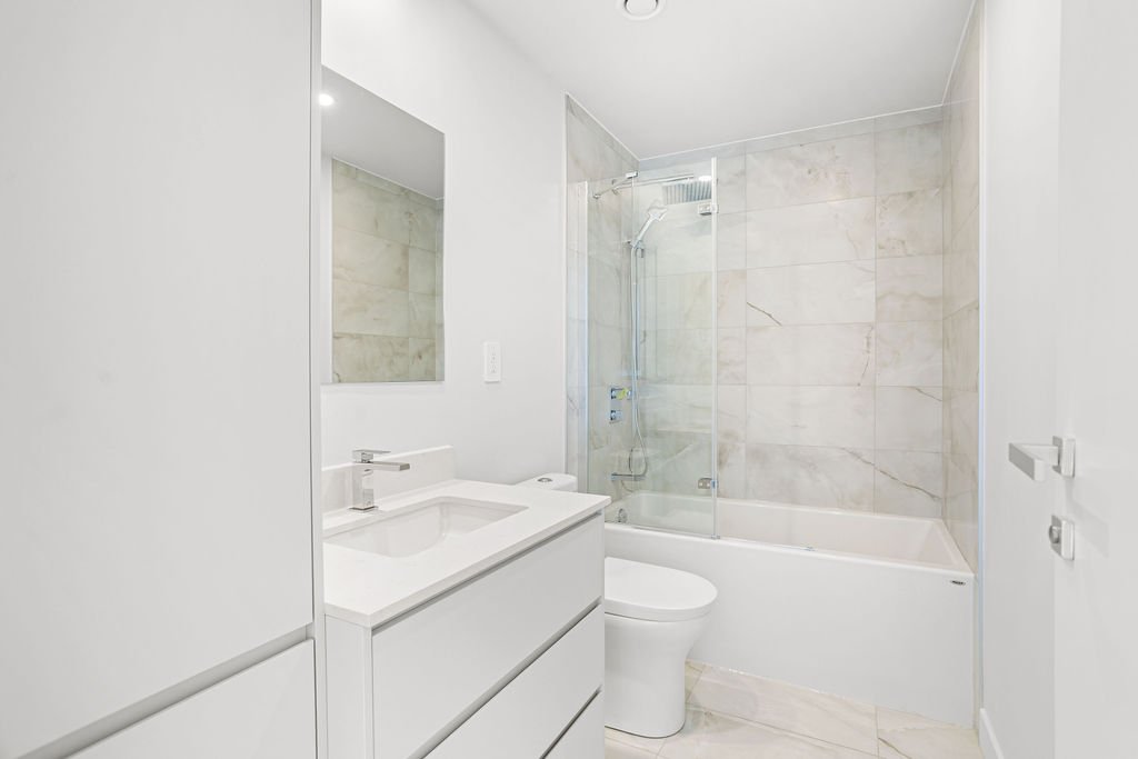 3671 Av. Jean-Béraud, Laval (Chomedey), Quebec H7T0S3, 2 Chambres Chambres, 10 Chambres Chambres,2 Salle de bainSalle de bain,Résidentiel,À vendre,Av. Jean-Béraud,26322888