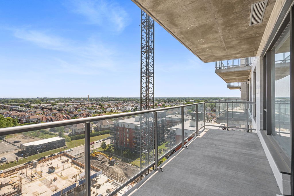 3671 Av. Jean-Béraud, Laval (Chomedey), Quebec H7T0S3, 2 Chambres Chambres, 10 Chambres Chambres,2 Salle de bainSalle de bain,Résidentiel,À vendre,Av. Jean-Béraud,26322888