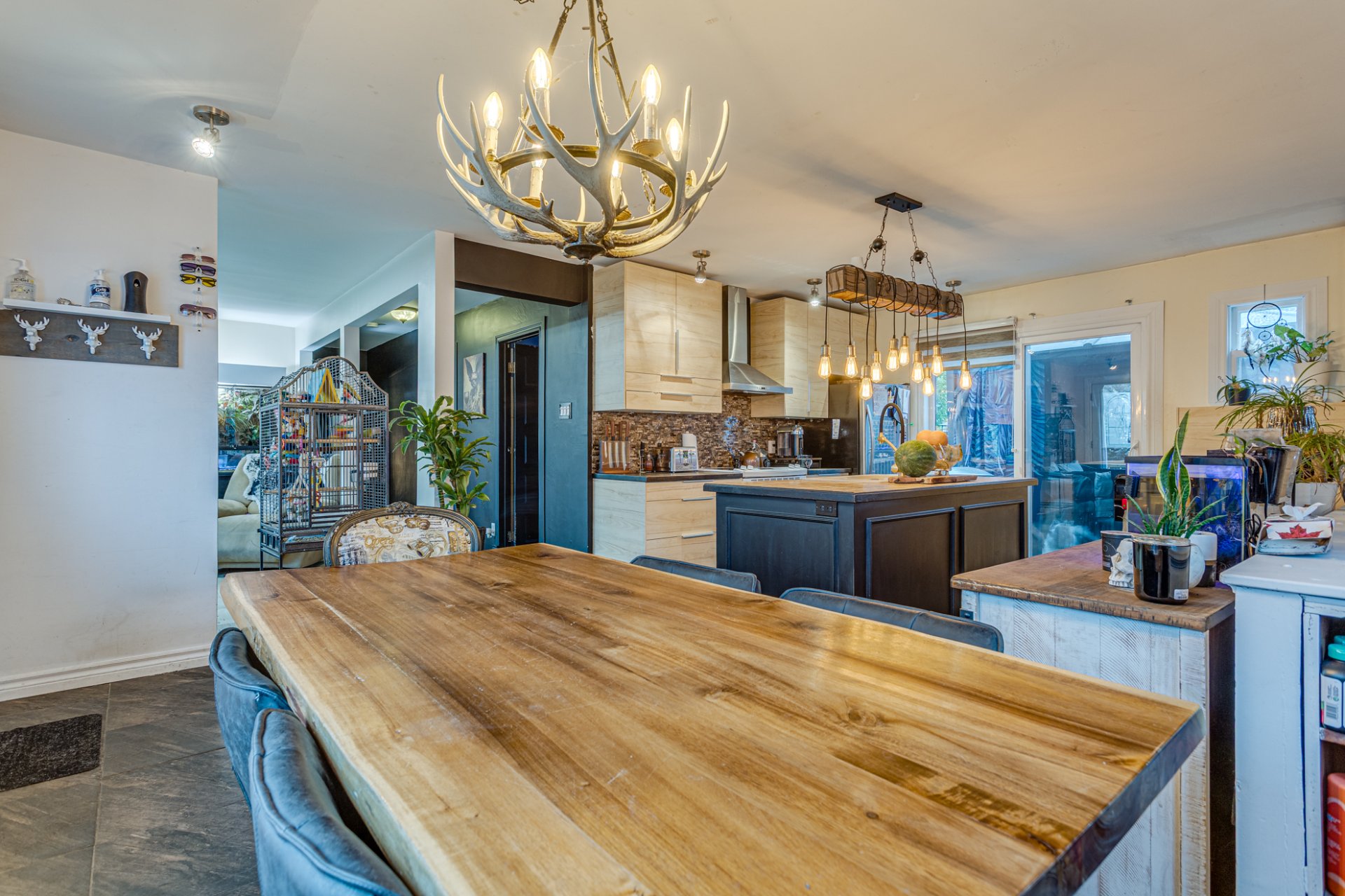 206 1re Avenue, Sainte-Anne-des-Plaines, Quebec J5N0A7, 4 Bedrooms Bedrooms, 10 Rooms Rooms,2 BathroomsBathrooms,Residential,For Sale,1re Avenue,21392332