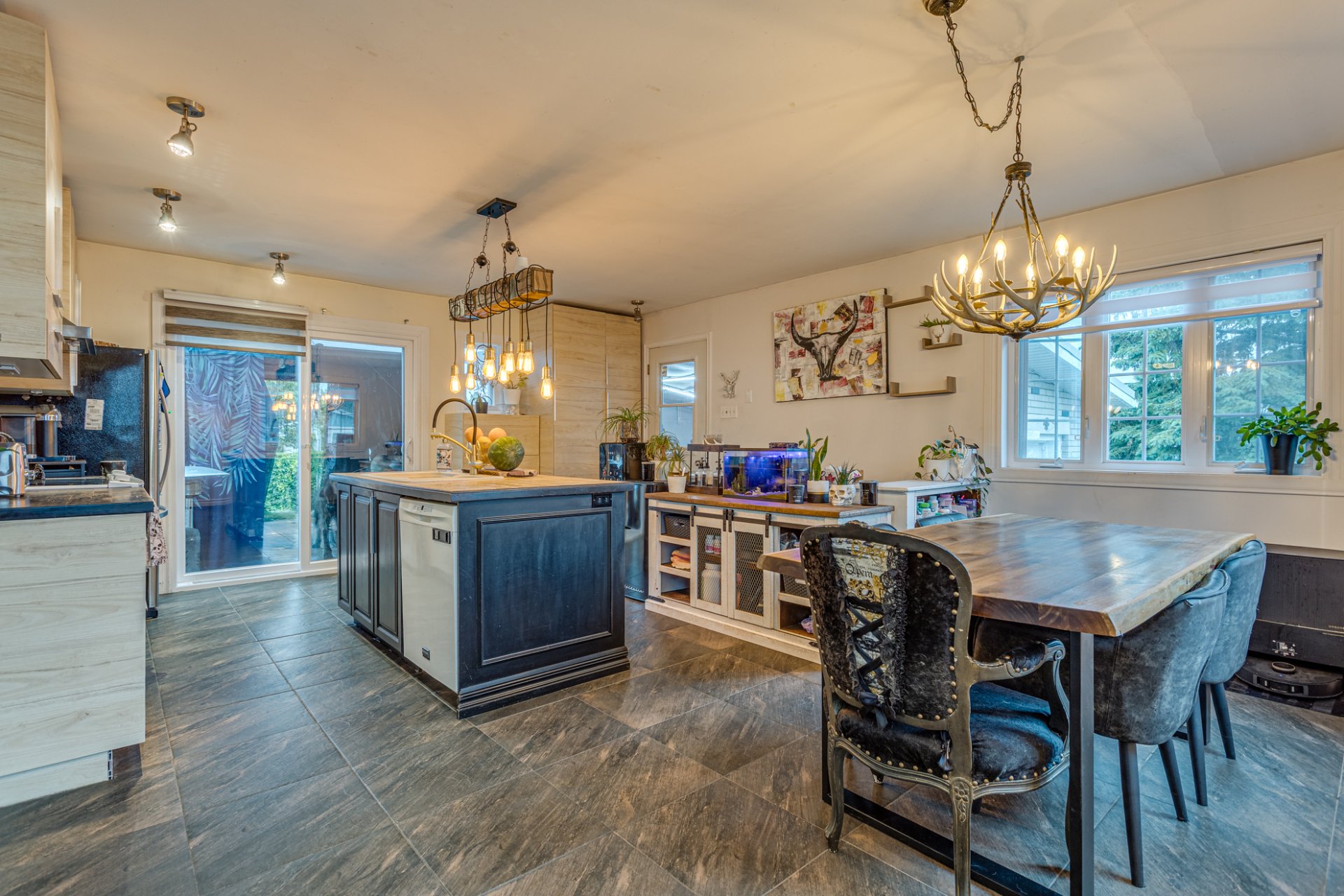 206 1re Avenue, Sainte-Anne-des-Plaines, Quebec J5N0A7, 4 Bedrooms Bedrooms, 10 Rooms Rooms,2 BathroomsBathrooms,Residential,For Sale,1re Avenue,21392332