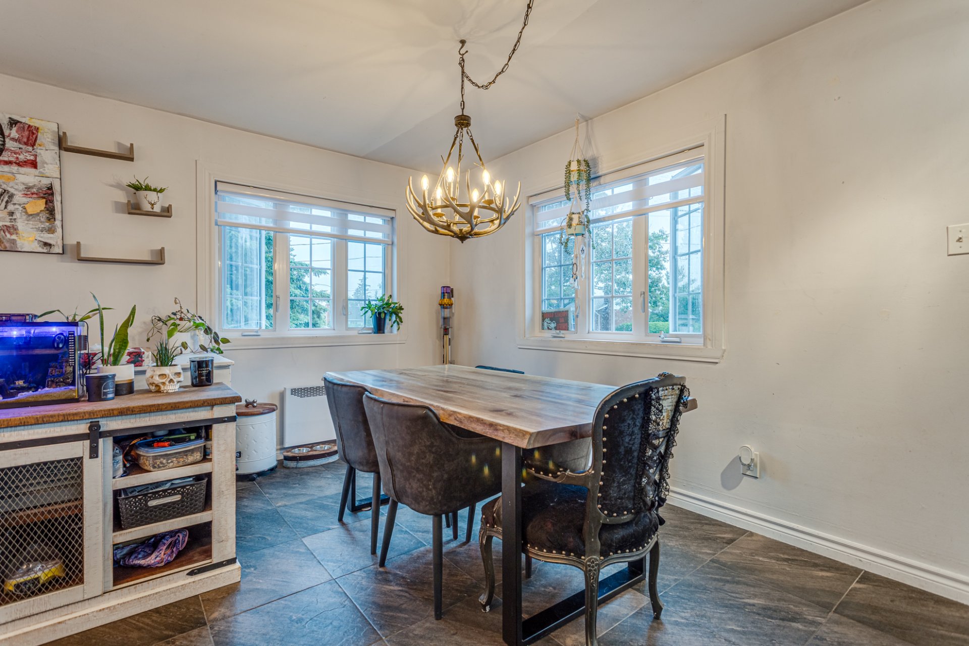 206 1re Avenue, Sainte-Anne-des-Plaines, Quebec J5N0A7, 4 Bedrooms Bedrooms, 10 Rooms Rooms,2 BathroomsBathrooms,Residential,For Sale,1re Avenue,21392332