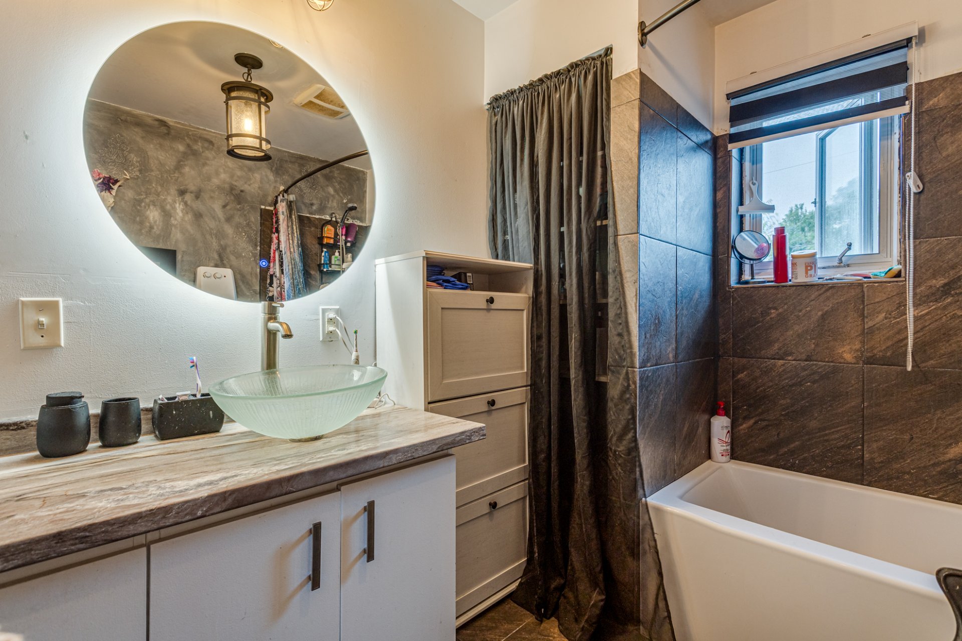 206 1re Avenue, Sainte-Anne-des-Plaines, Quebec J5N0A7, 4 Bedrooms Bedrooms, 10 Rooms Rooms,2 BathroomsBathrooms,Residential,For Sale,1re Avenue,21392332