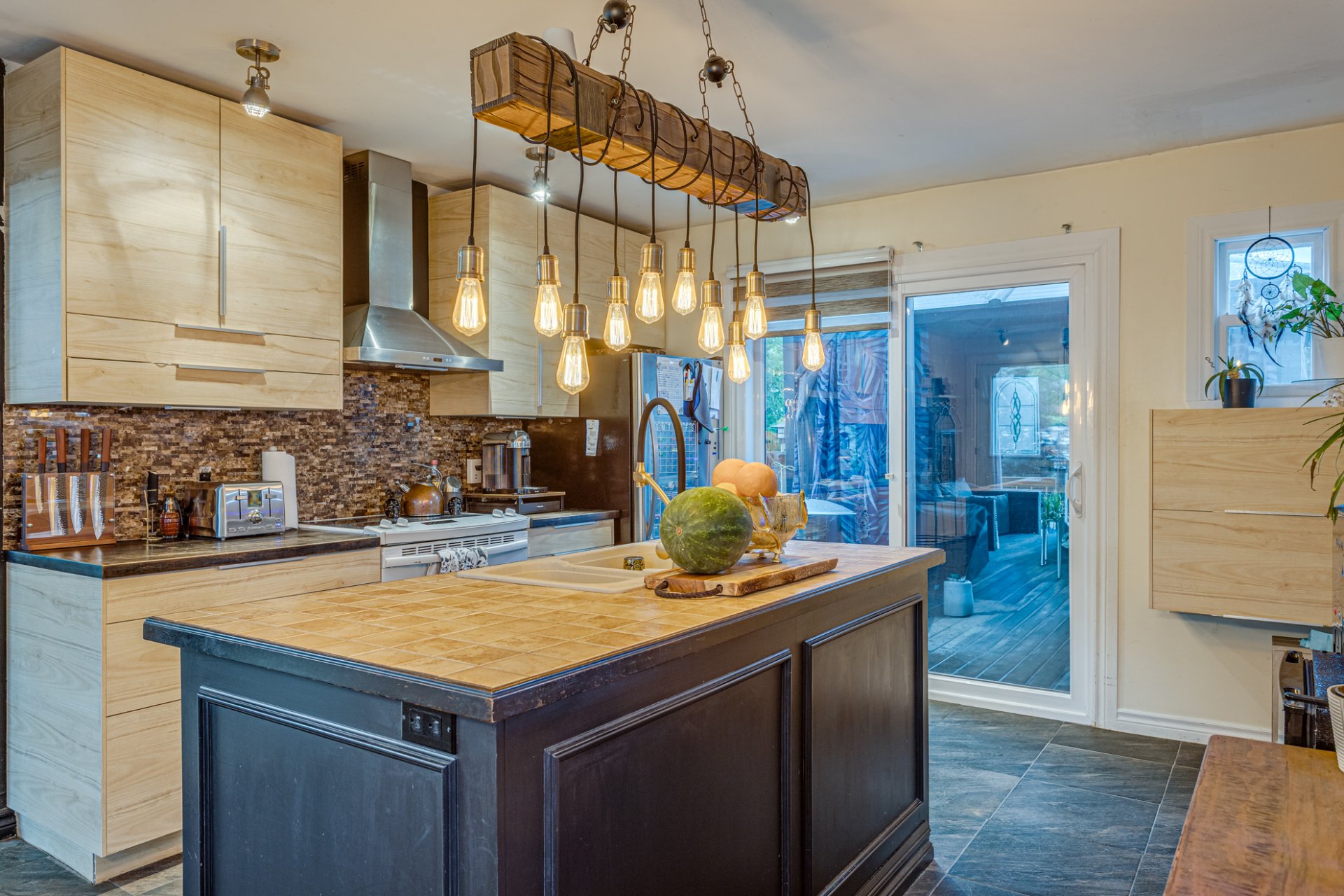 206 1re Avenue, Sainte-Anne-des-Plaines, Quebec J5N0A7, 4 Bedrooms Bedrooms, 10 Rooms Rooms,2 BathroomsBathrooms,Residential,For Sale,1re Avenue,21392332