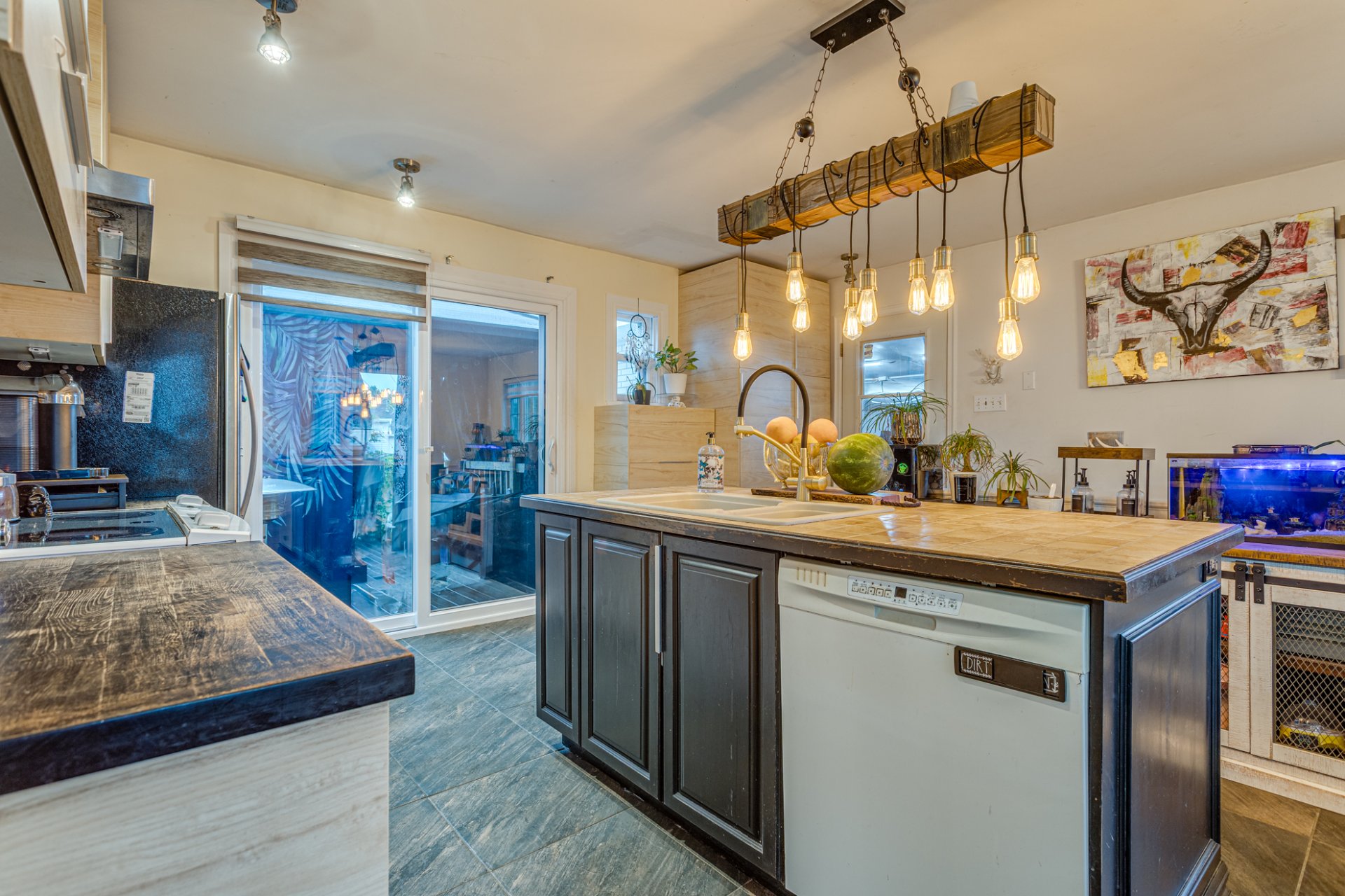 206 1re Avenue, Sainte-Anne-des-Plaines, Quebec J5N0A7, 4 Bedrooms Bedrooms, 10 Rooms Rooms,2 BathroomsBathrooms,Residential,For Sale,1re Avenue,21392332