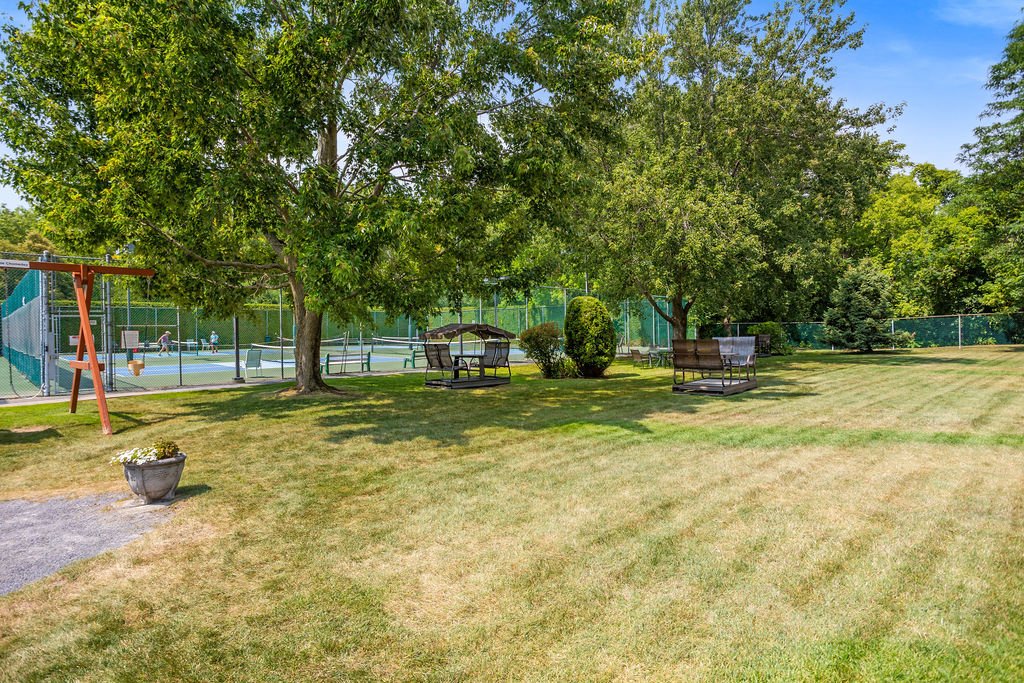 4520 Prom. Paton, Laval (Chomedey), Quebec H7W4X1, 2 Bedrooms Bedrooms, 6 Rooms Rooms,2 BathroomsBathrooms,Residential,For Sale,Prom. Paton,9852355