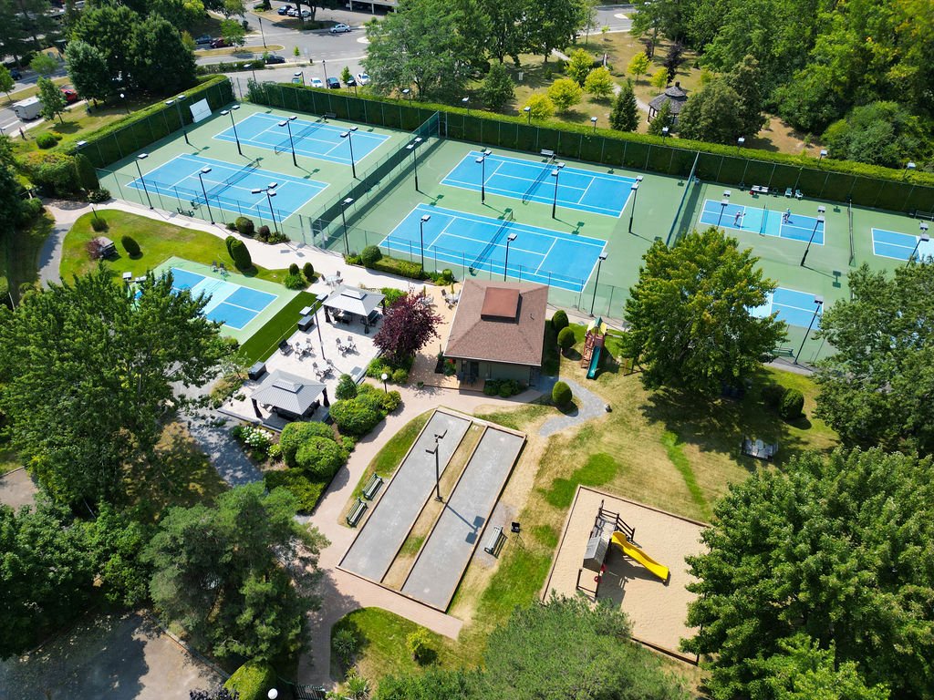 4520 Prom. Paton, Laval (Chomedey), Quebec H7W4X1, 2 Bedrooms Bedrooms, 6 Rooms Rooms,2 BathroomsBathrooms,Residential,For Sale,Prom. Paton,9852355