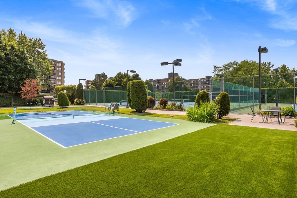 4520 Prom. Paton, Laval (Chomedey), Quebec H7W4X1, 2 Bedrooms Bedrooms, 6 Rooms Rooms,2 BathroomsBathrooms,Residential,For Sale,Prom. Paton,9852355