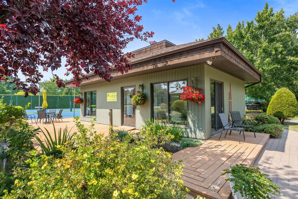 4520 Prom. Paton, Laval (Chomedey), Quebec H7W4X1, 2 Bedrooms Bedrooms, 6 Rooms Rooms,2 BathroomsBathrooms,Residential,For Sale,Prom. Paton,9852355