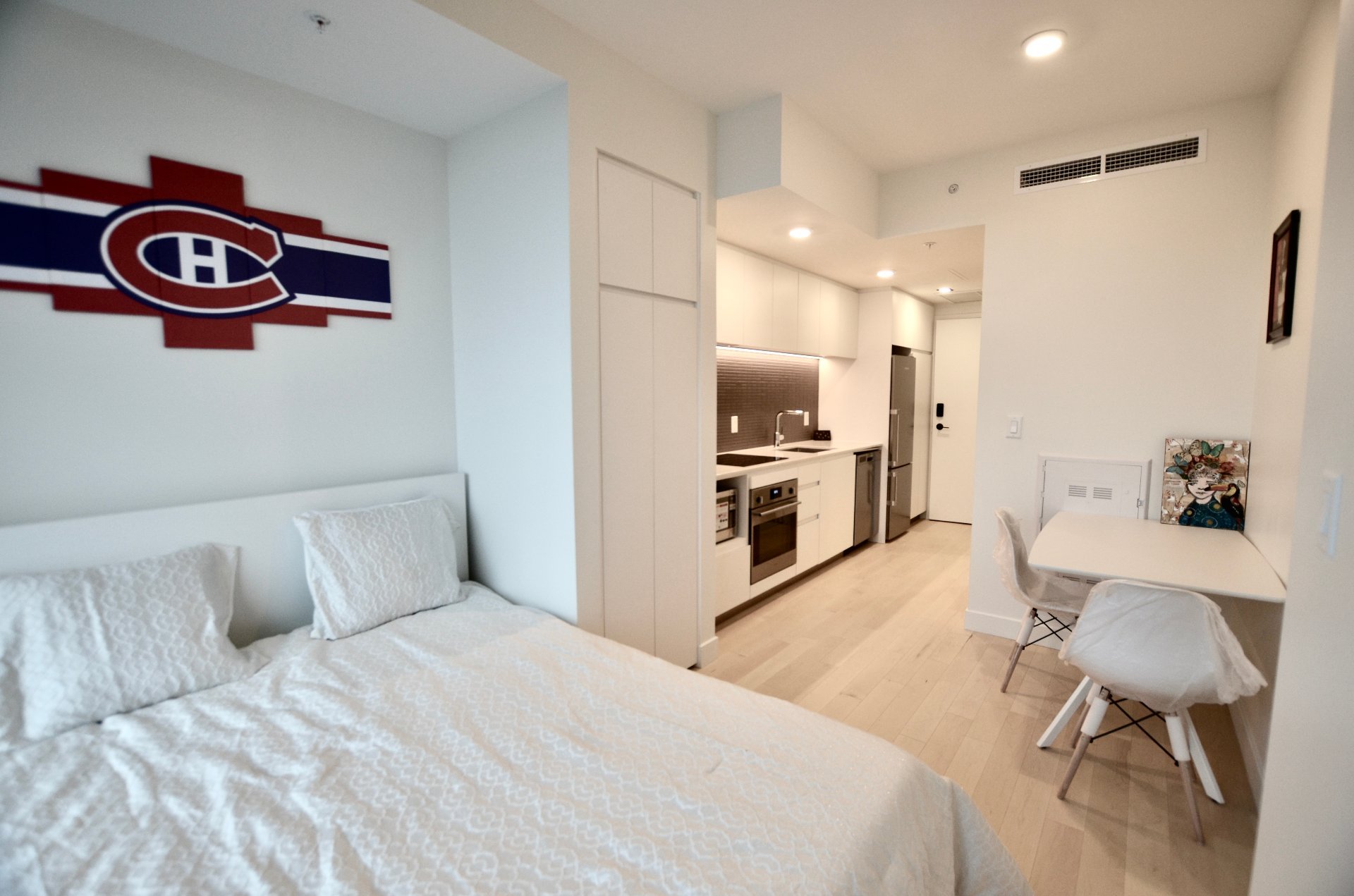 1210 Rue Jeanne-Mance, Montréal (Ville-Marie), Quebec H2X1M1, 1 Bedroom Bedrooms, 4 Rooms Rooms,1 BathroomBathrooms,Residential,For Rent,Rue Jeanne-Mance,11509133