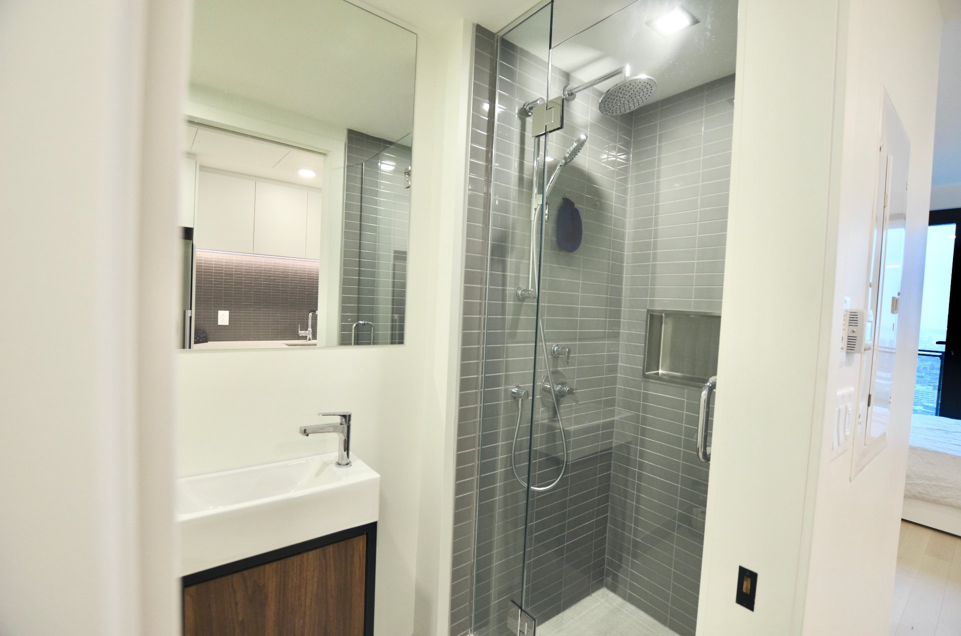 1210 Rue Jeanne-Mance, Montréal (Ville-Marie), Quebec H2X1M1, 1 Bedroom Bedrooms, 4 Rooms Rooms,1 BathroomBathrooms,Residential,For Rent,Rue Jeanne-Mance,11509133