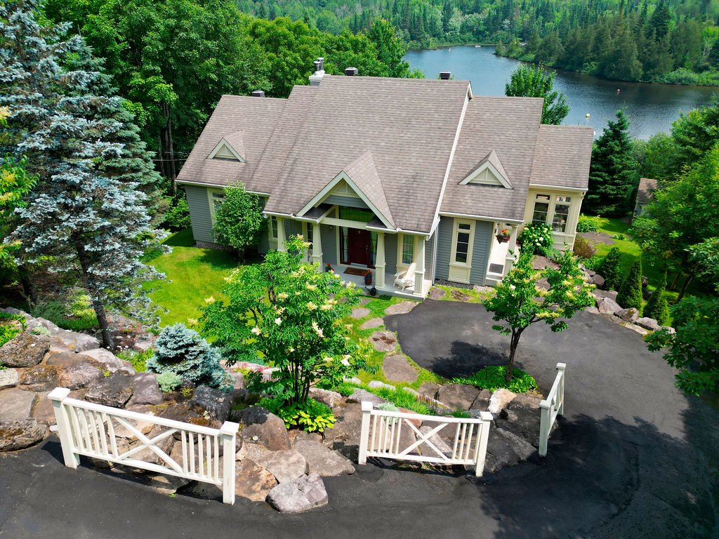 1056 Ch. Morgan, Saint-Adolphe-d'Howard, Quebec J0T2B2, 3 Bedrooms Bedrooms, 18 Rooms Rooms,2 BathroomsBathrooms,Residential,For Sale,Ch. Morgan,13125301