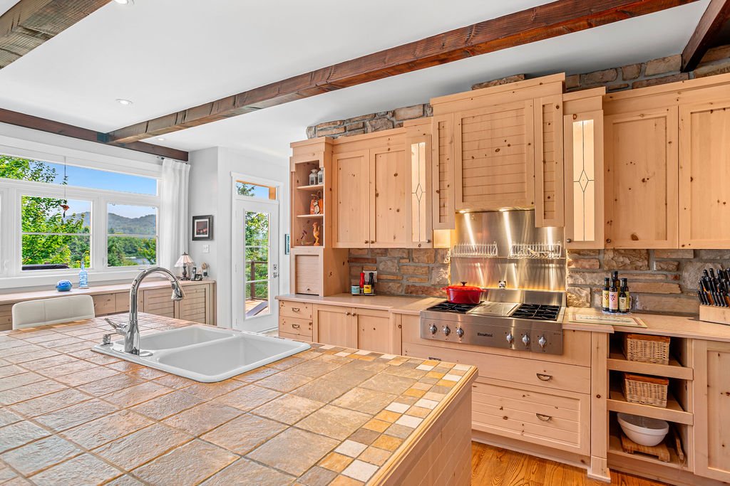 1056 Ch. Morgan, Saint-Adolphe-d'Howard, Quebec J0T2B2, 3 Bedrooms Bedrooms, 18 Rooms Rooms,2 BathroomsBathrooms,Residential,For Sale,Ch. Morgan,13125301