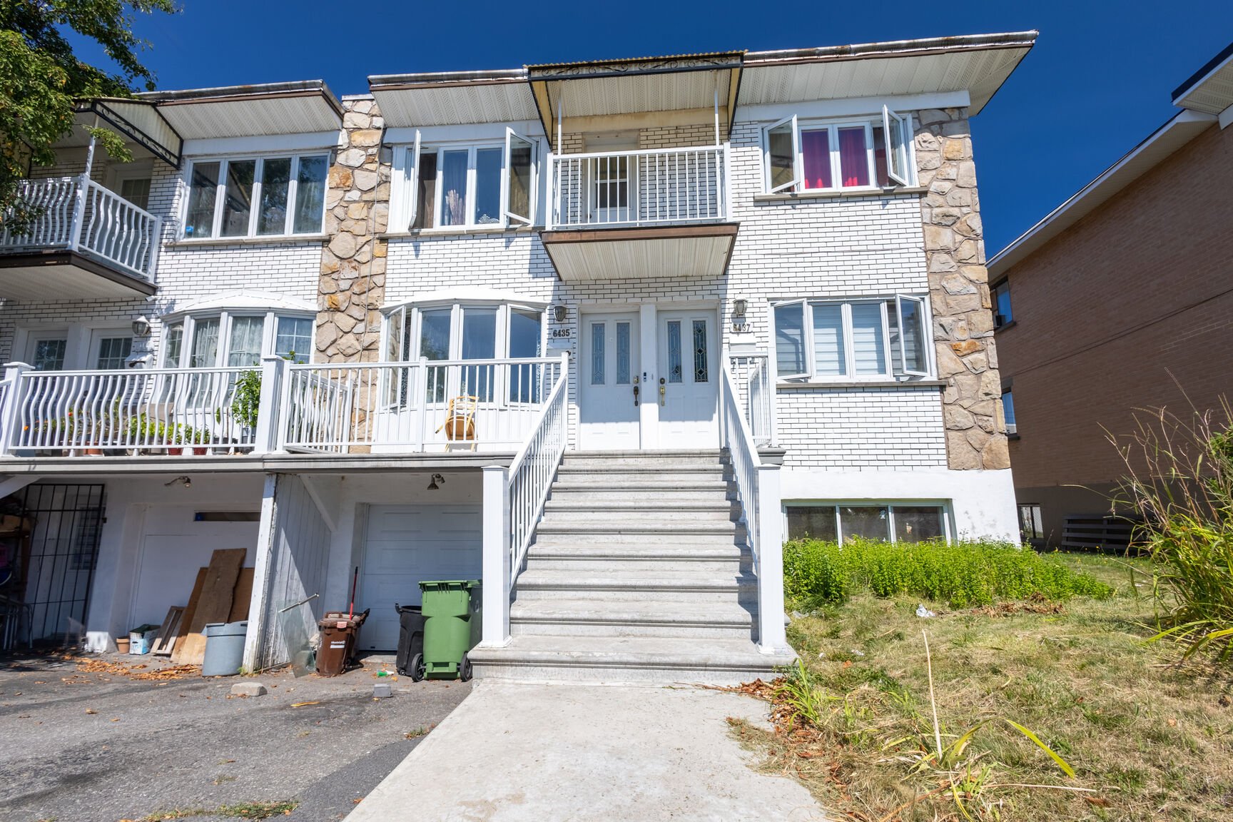 Multi-family (2 to 5 units) For Sale