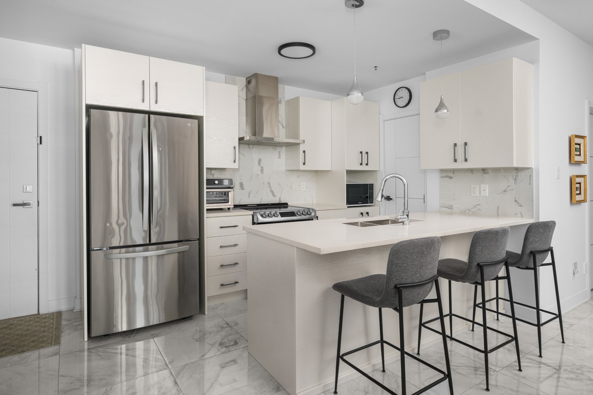 Apartment
                                                             for sale Montréal (Saint-Léonard)