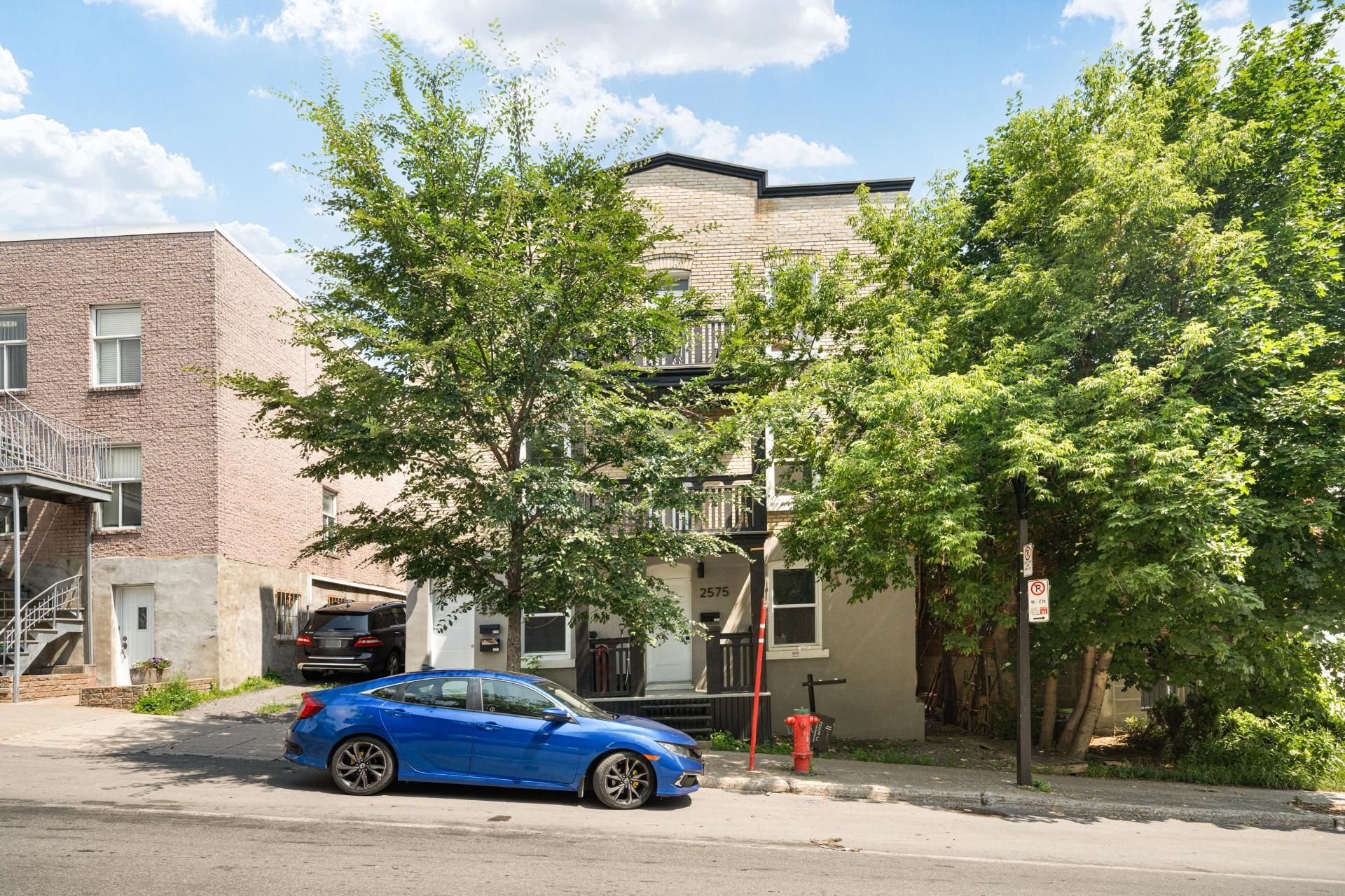 Triplex
                                                             for sale Montréal (Ville-Marie)