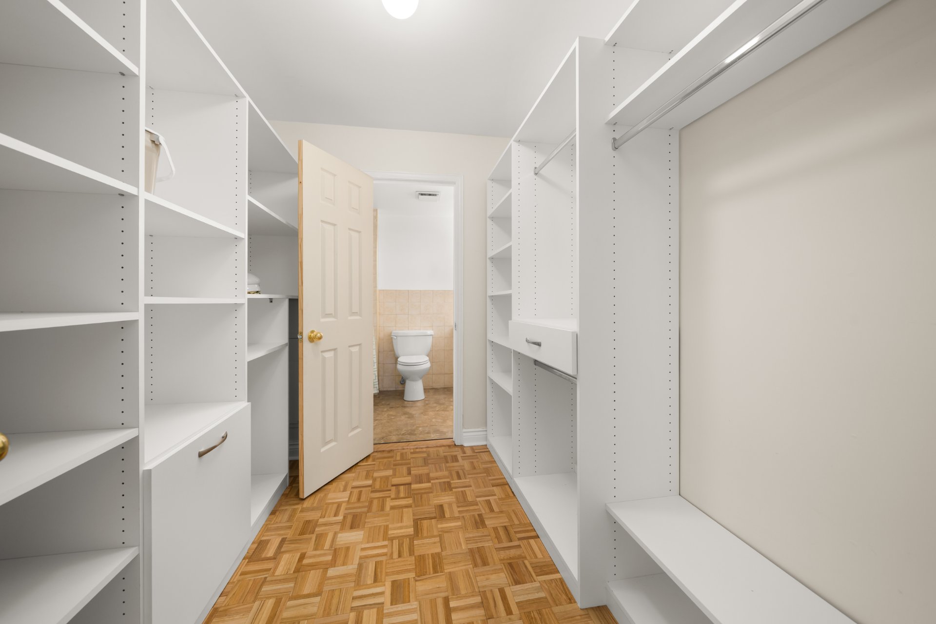 Walk-in closet