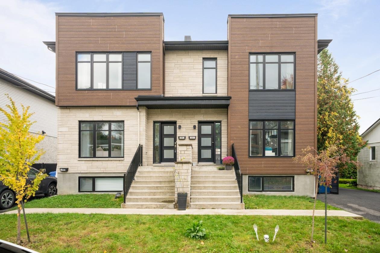 Duplex
                                                             for sale Longueuil (Saint-Hubert)