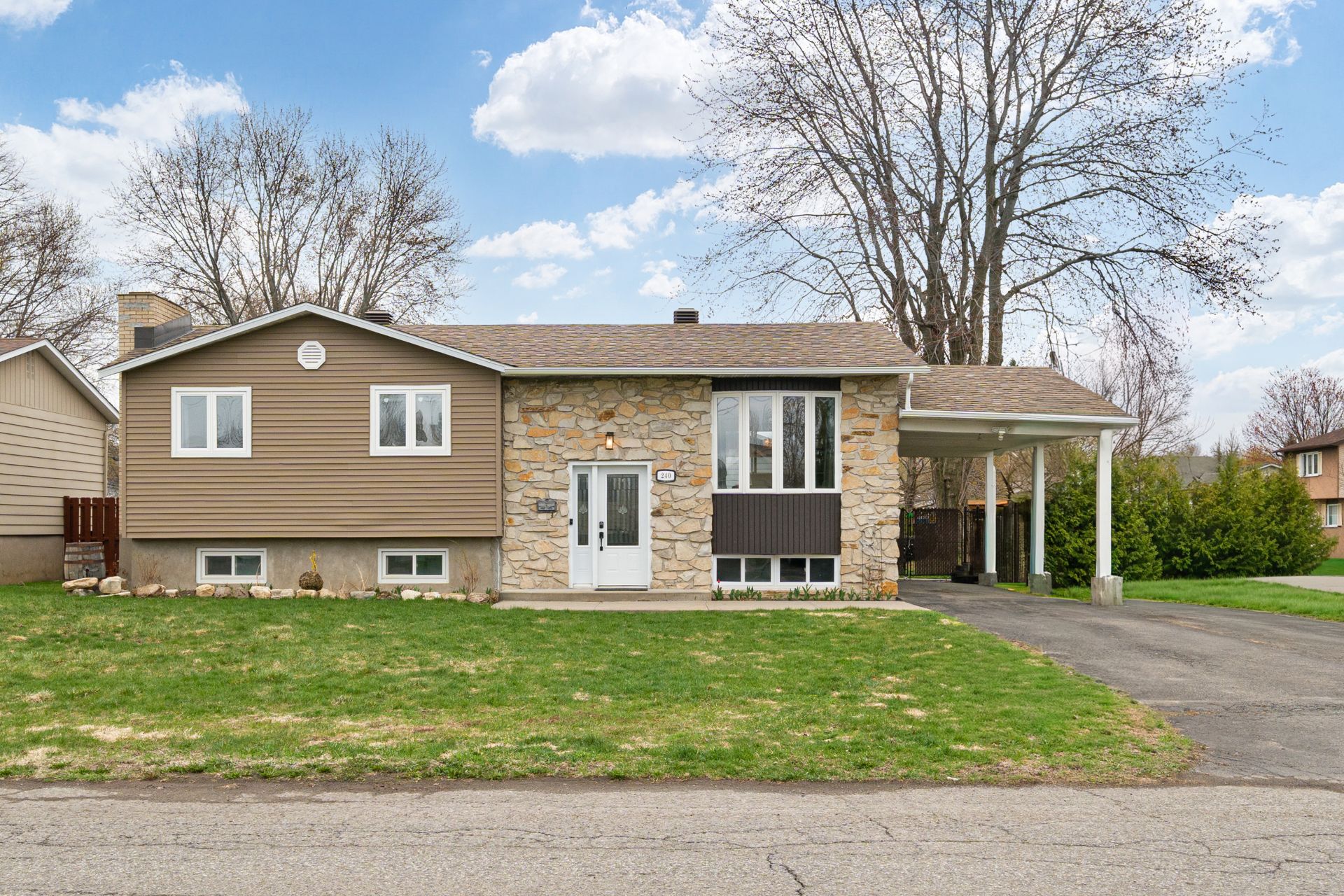 Bungalow
                                                             for sale Châteauguay