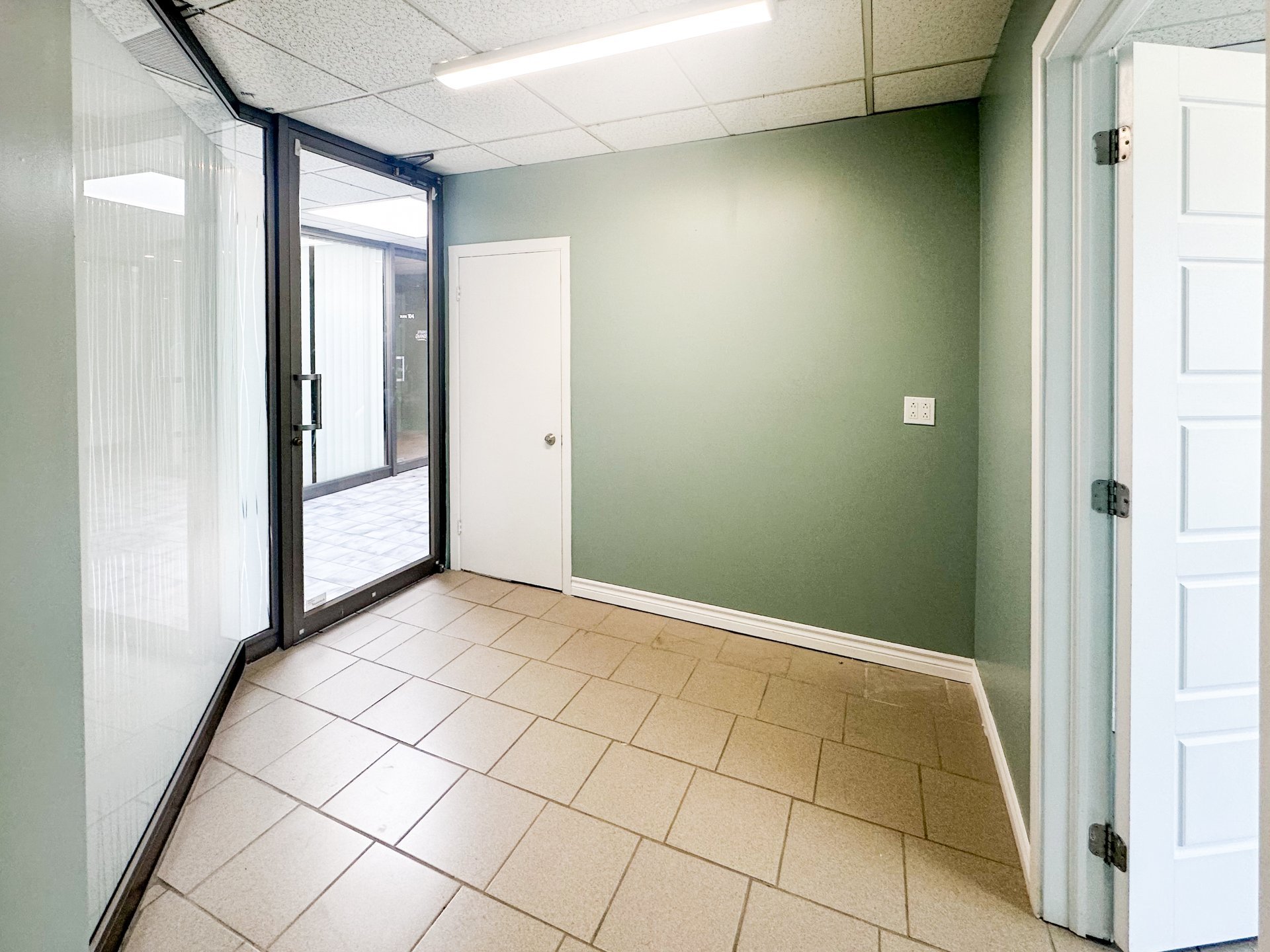 Commercial rental space/Office
                                                            
                                                            for rent Châteauguay