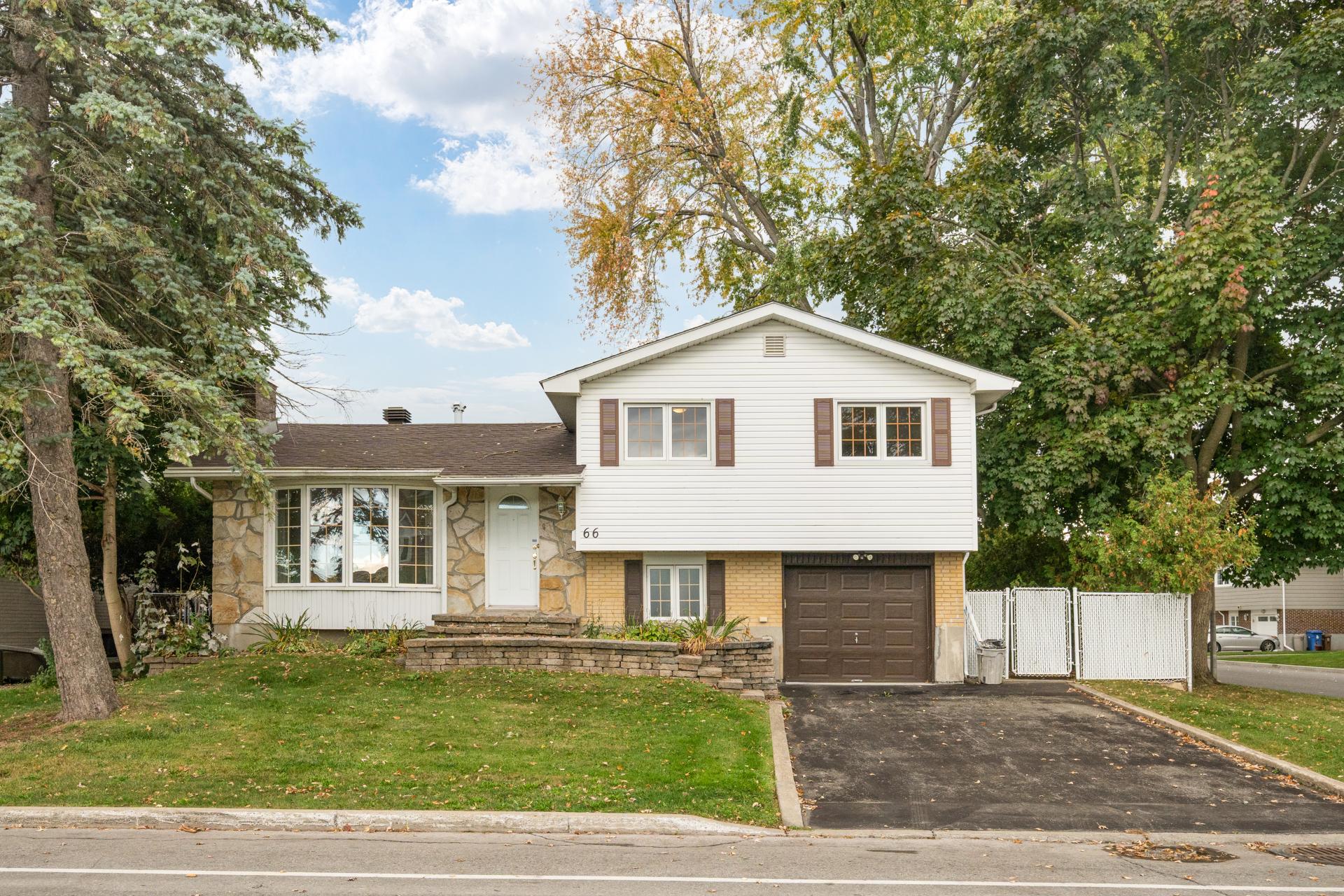 Split-level
                                                             for sale Dollard-Des-Ormeaux